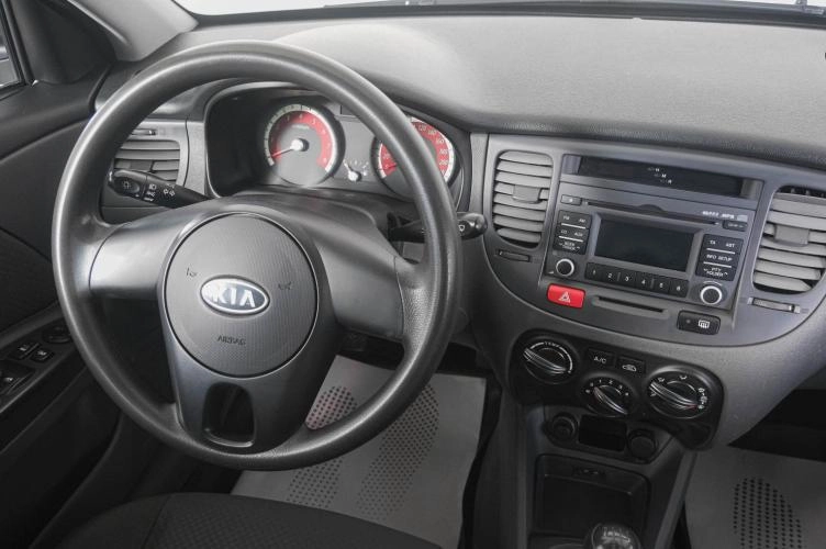 KIA Rio 12 из 19