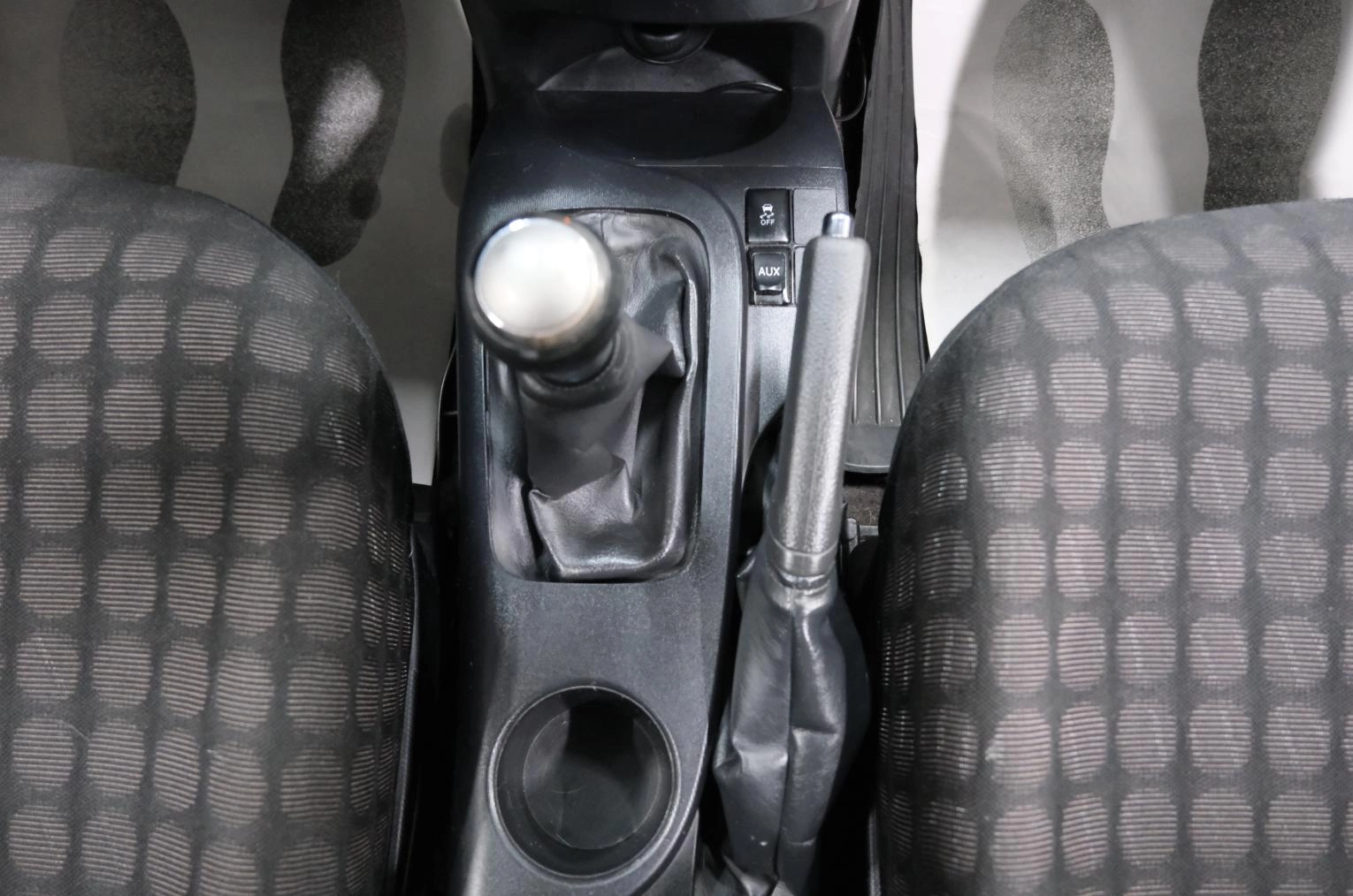 Toyota iQ 16 из 21