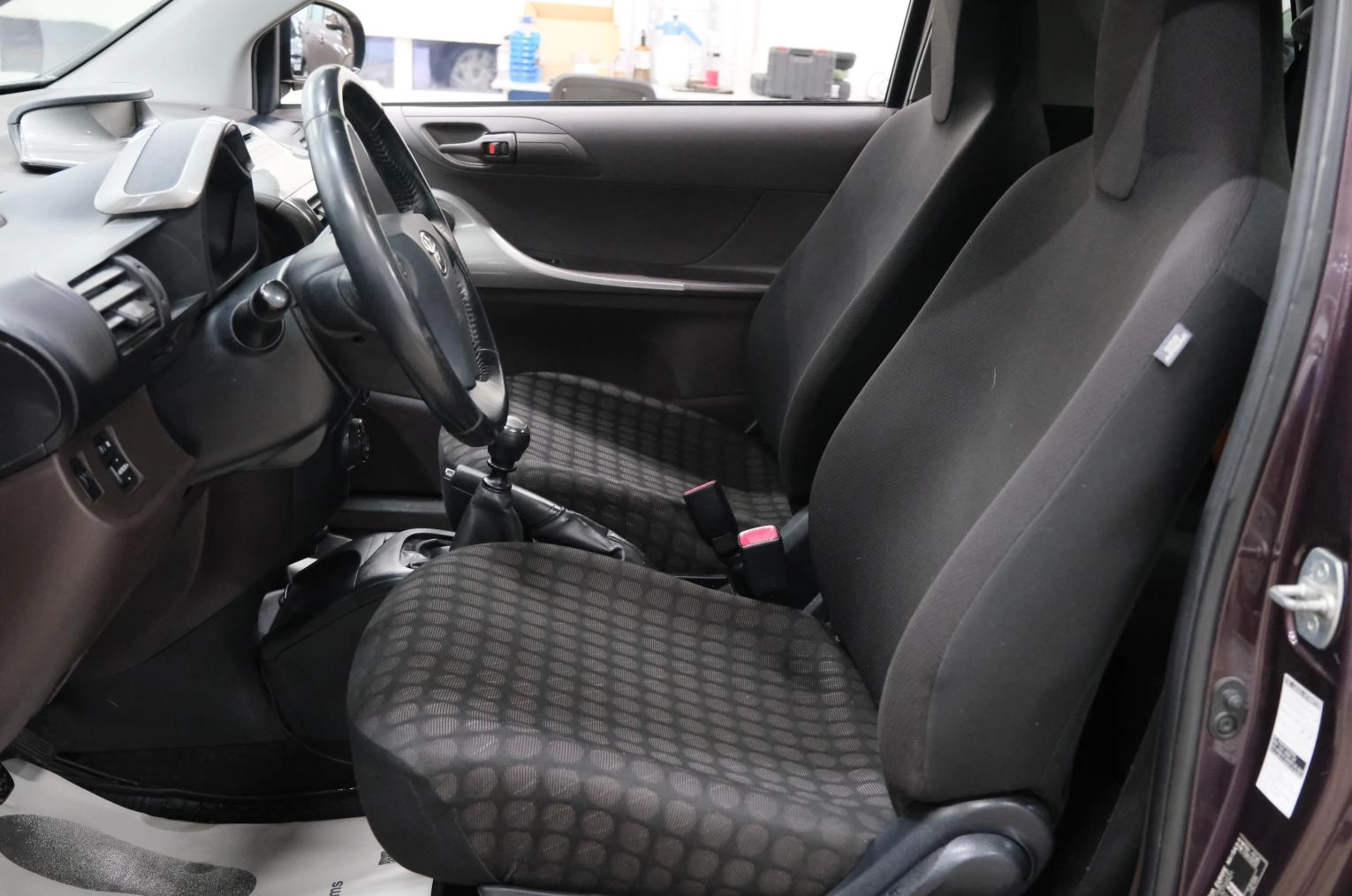 Toyota iQ 7 из 21