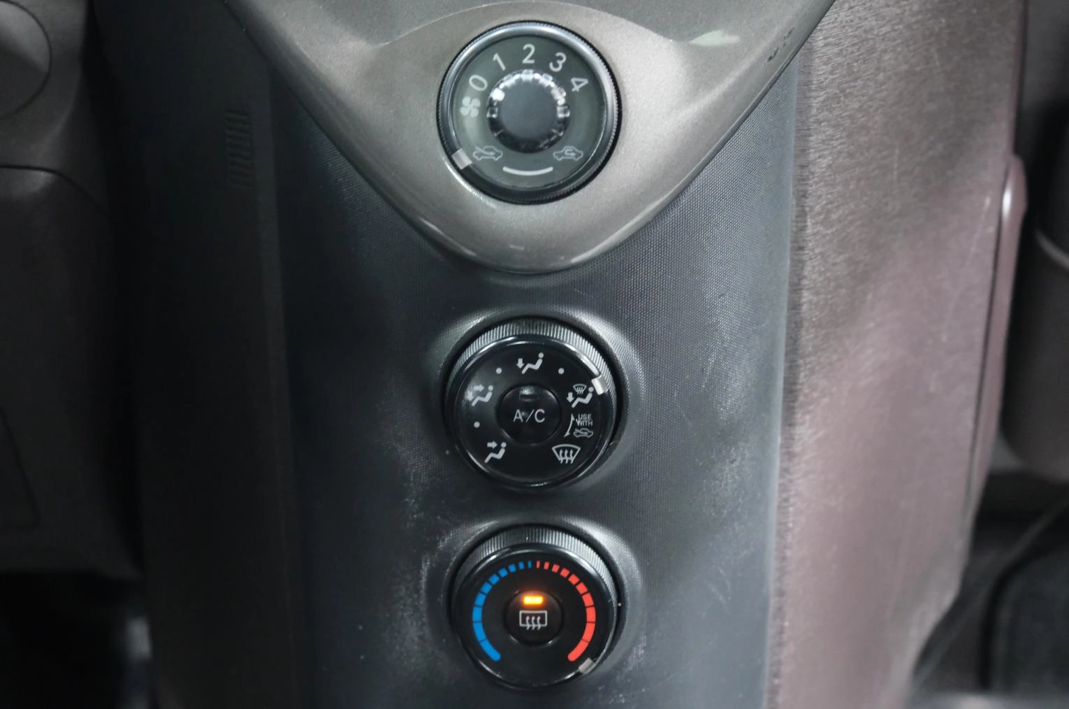 Toyota iQ 15 из 21