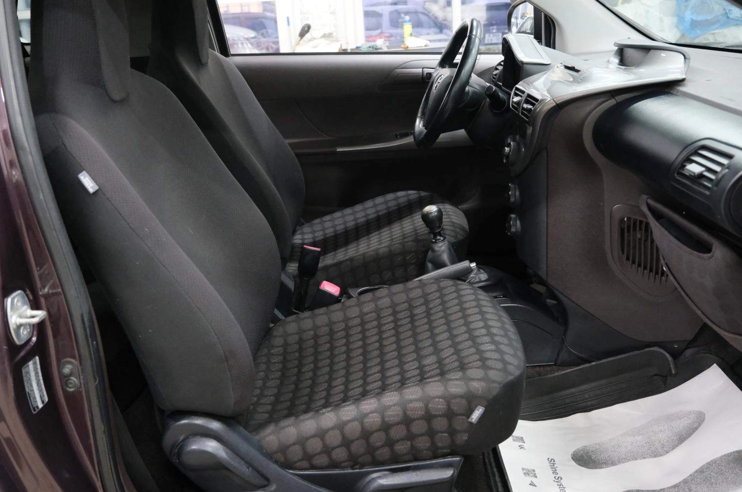 Toyota iQ 19 из 21