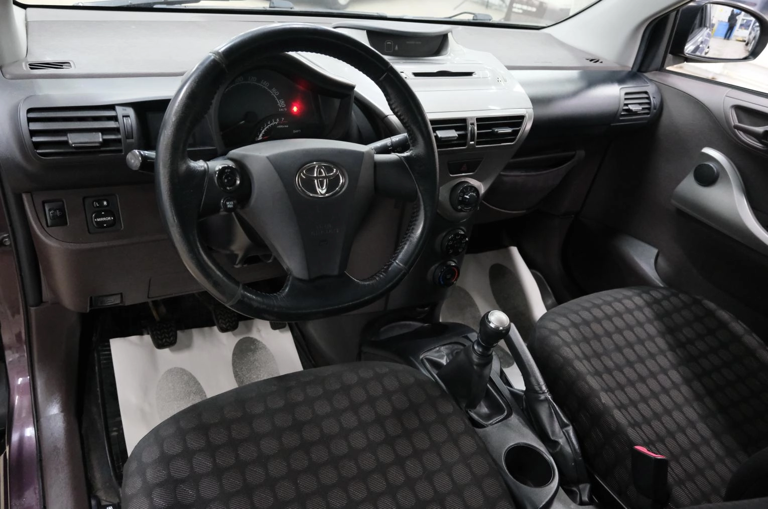 Toyota iQ 10 из 21