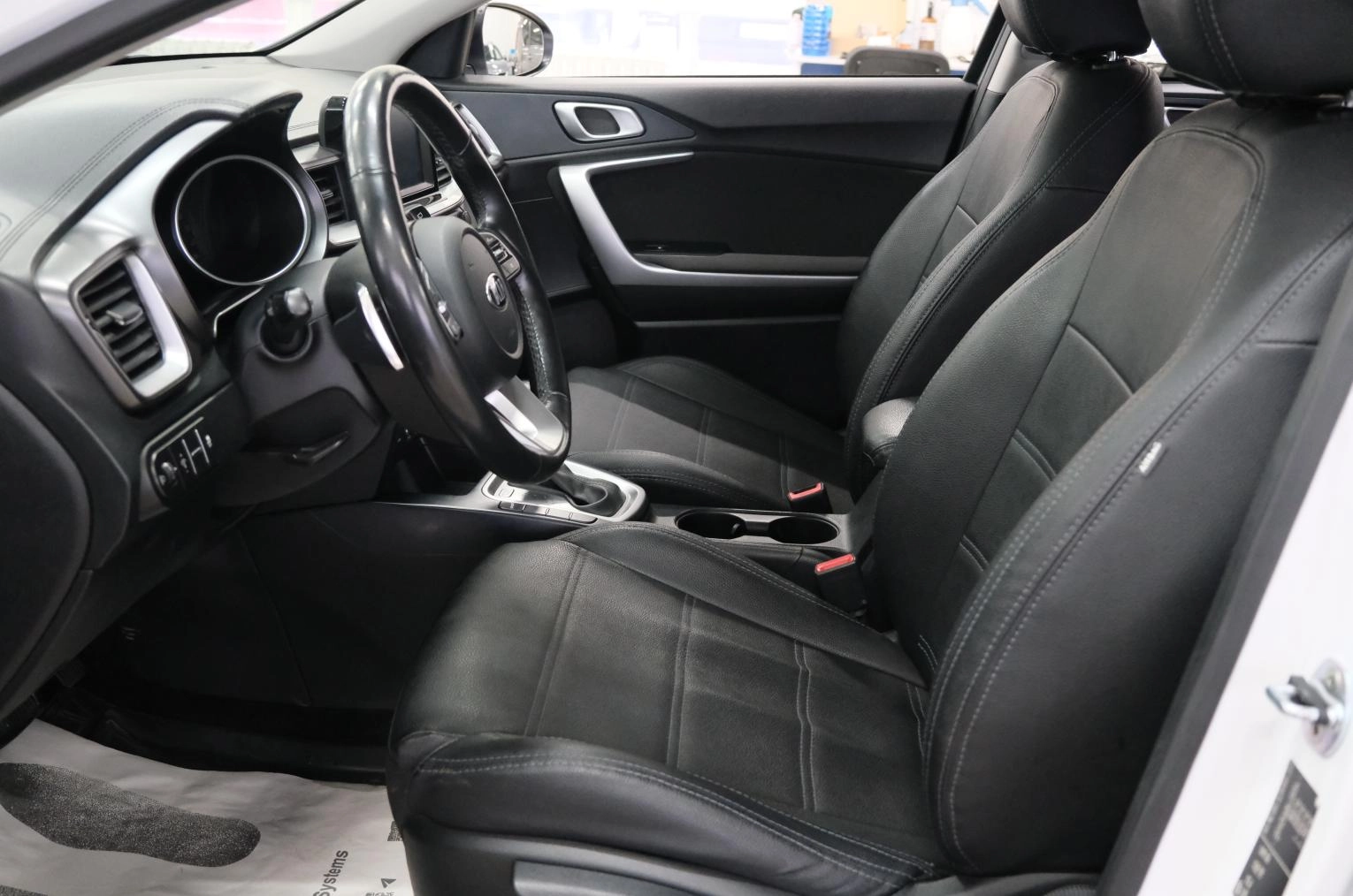 KIA cee'd 7 из 23