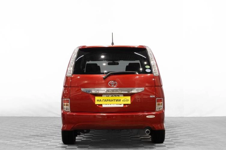 Toyota Isis 5 из 6