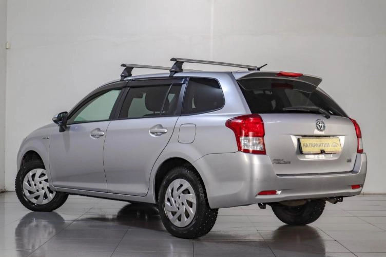 Toyota Corolla Fielder 4 из 5