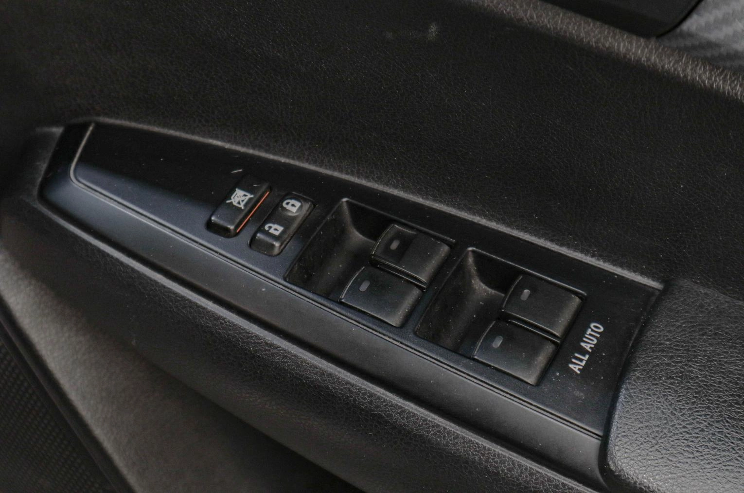 Toyota Corolla Fielder 8 из 19