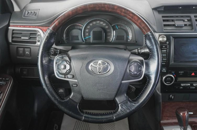 Toyota Camry 15 из 27
