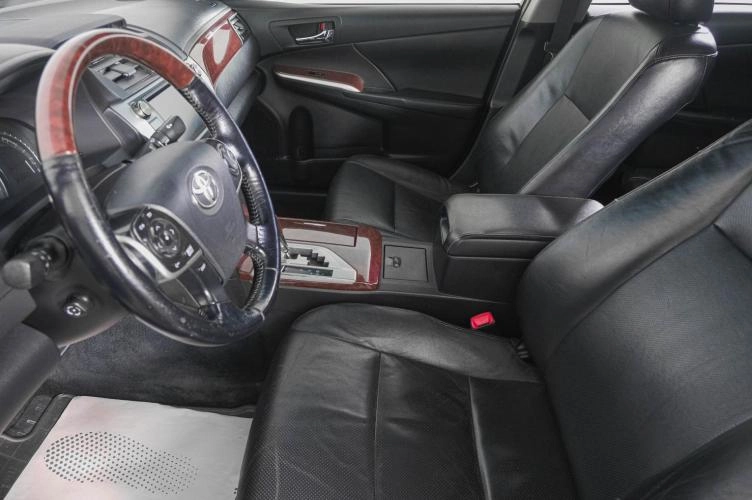 Toyota Camry 8 из 27