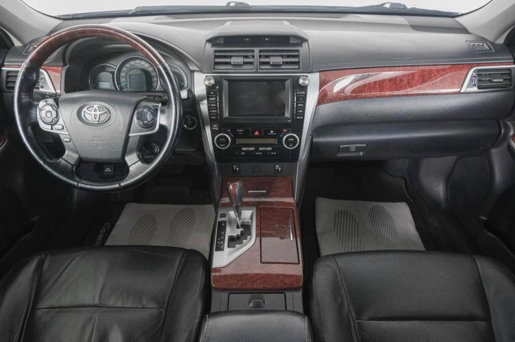 Toyota Camry 13 из 27