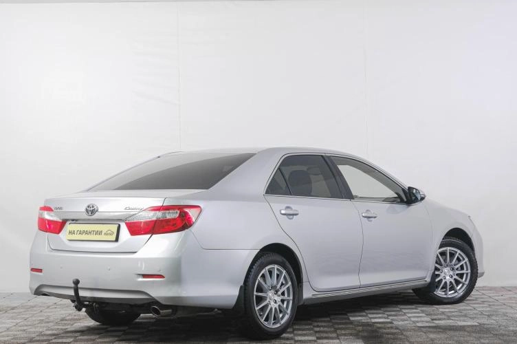 Toyota Camry 6 из 6