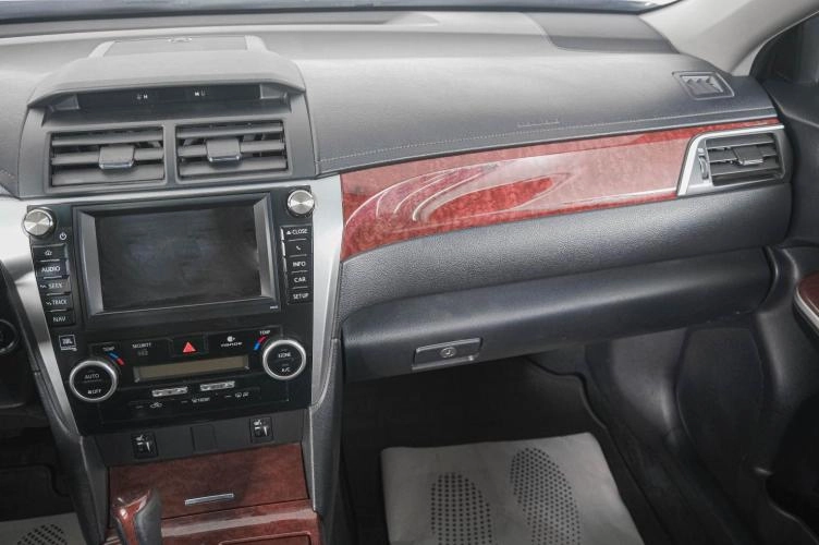 Toyota Camry 14 из 27