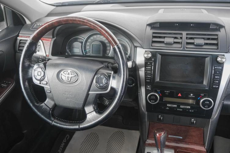 Toyota Camry 12 из 27