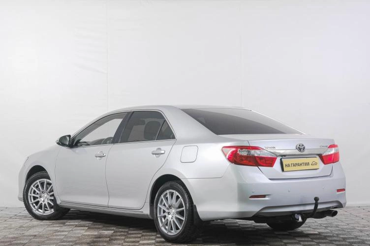 Toyota Camry 4 из 5