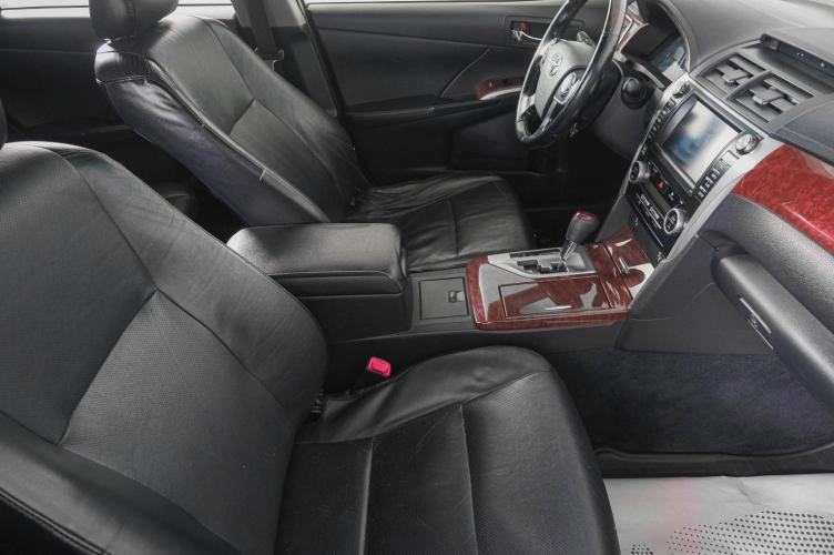 Toyota Camry 11 из 27