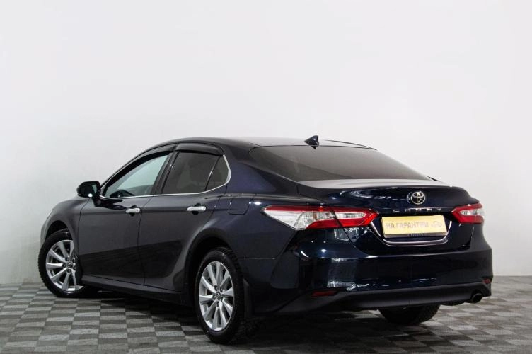 Toyota Camry 4 из 5