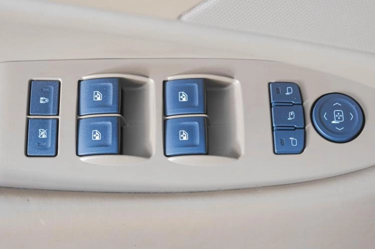 Cadillac Escalade 30 из 31