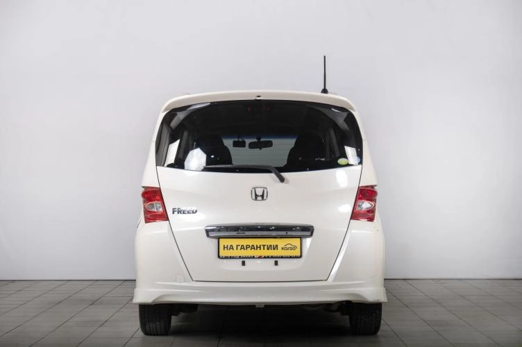 Honda Freed 4 из 6
