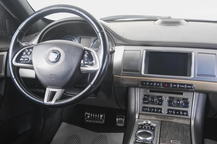 Jaguar XF 12 из 25