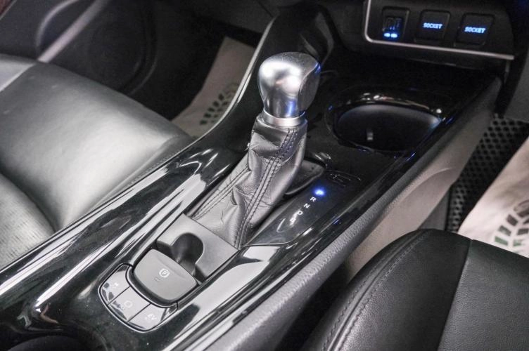 Toyota C-HR 16 из 22