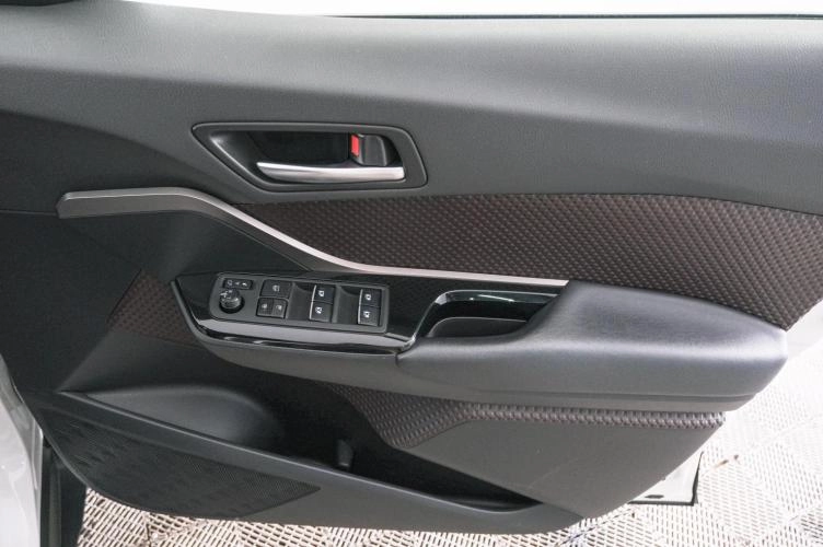 Toyota C-HR 19 из 22