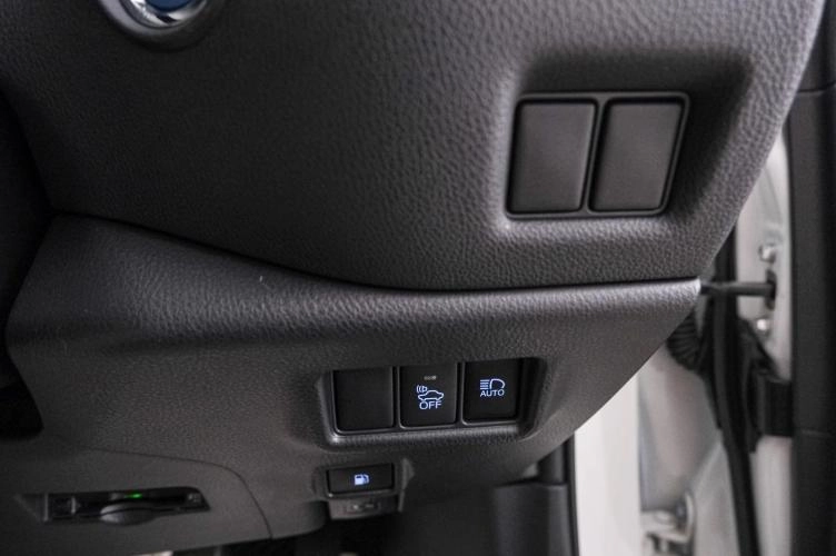 Toyota C-HR 18 из 22