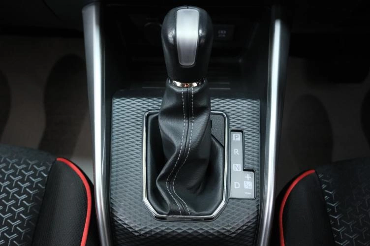 Toyota Raize 18 из 24