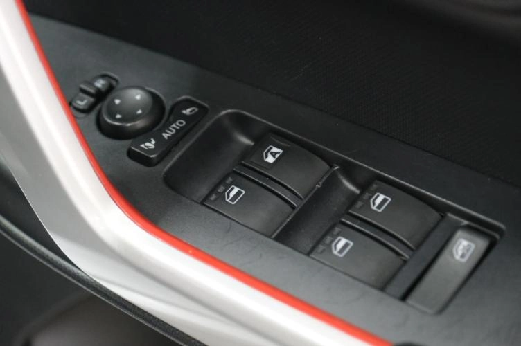 Toyota Raize 8 из 24