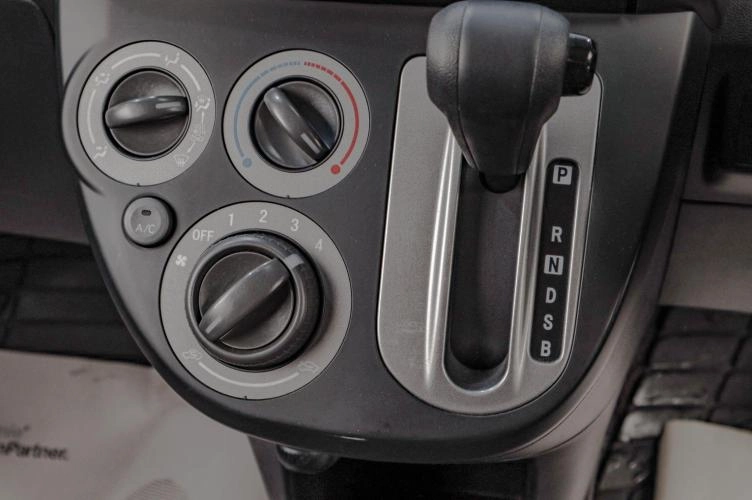 Daihatsu Mira 10 из 12