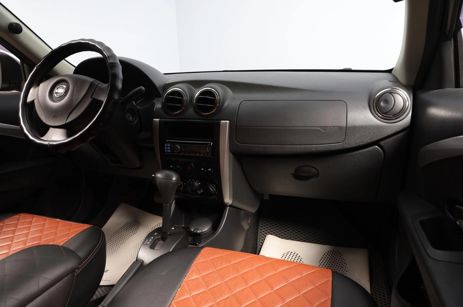 Nissan Almera 9 из 15