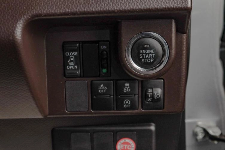 Toyota Roomy 13 из 18