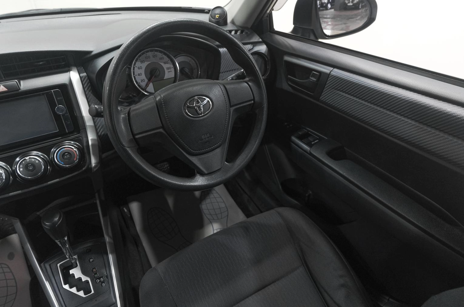 Toyota Corolla Fielder 12 из 23