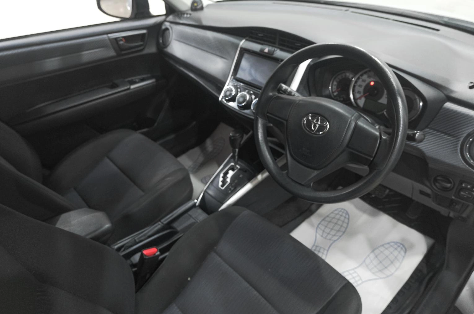 Toyota Corolla Fielder 8 из 23