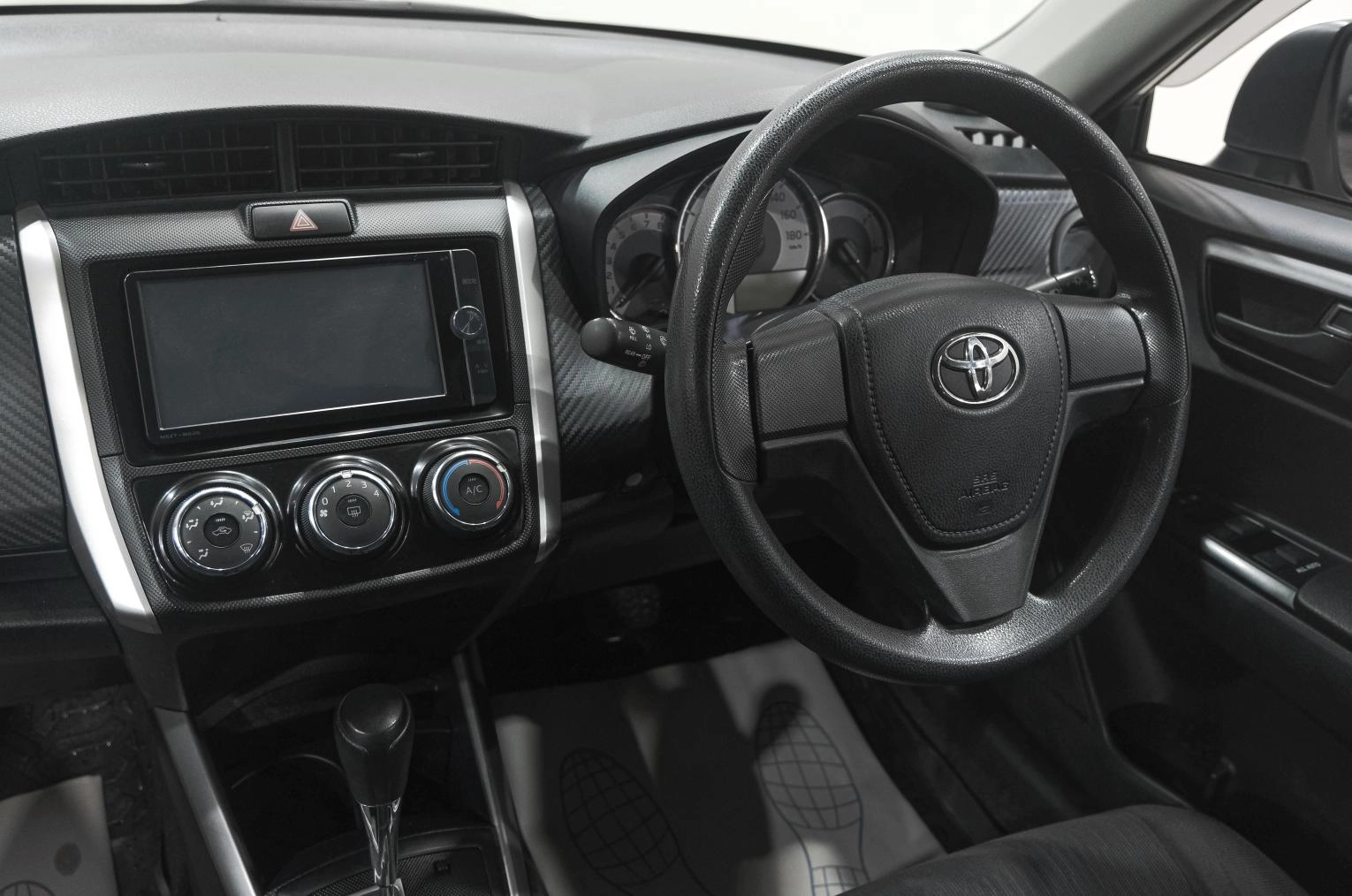 Toyota Corolla Fielder 14 из 23