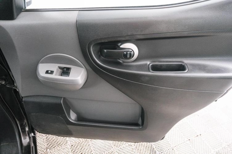Nissan NV200 18 из 21