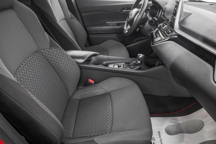 Toyota C-HR 23 из 26