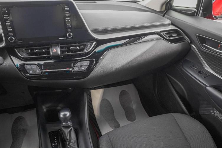 Toyota C-HR 22 из 26