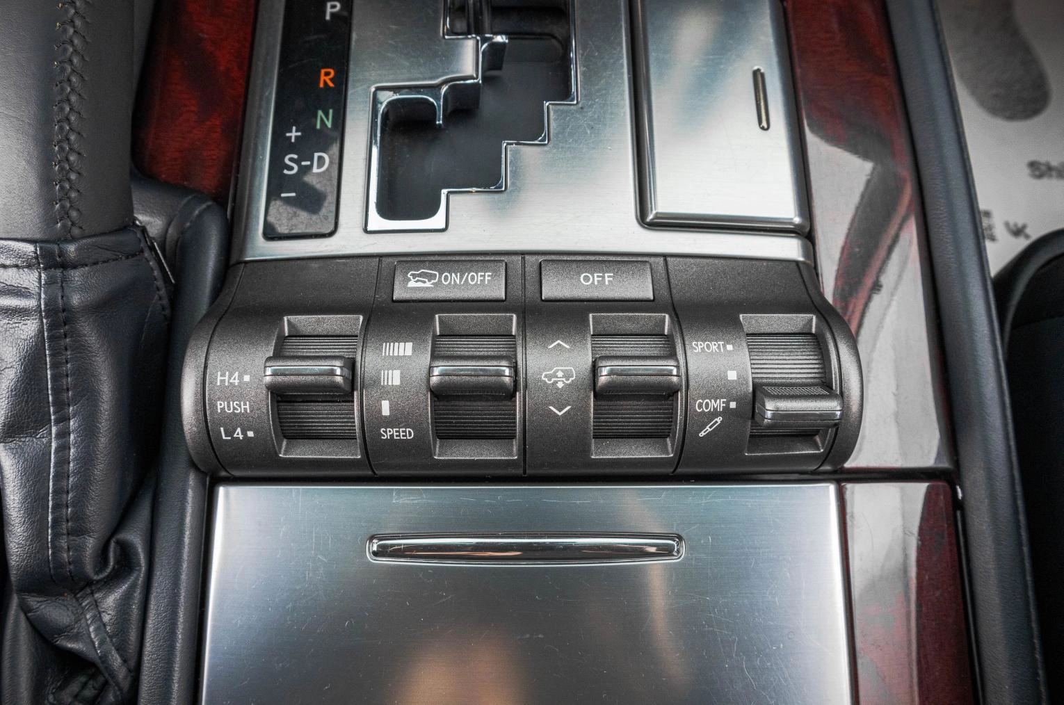 Lexus LX 29 из 41