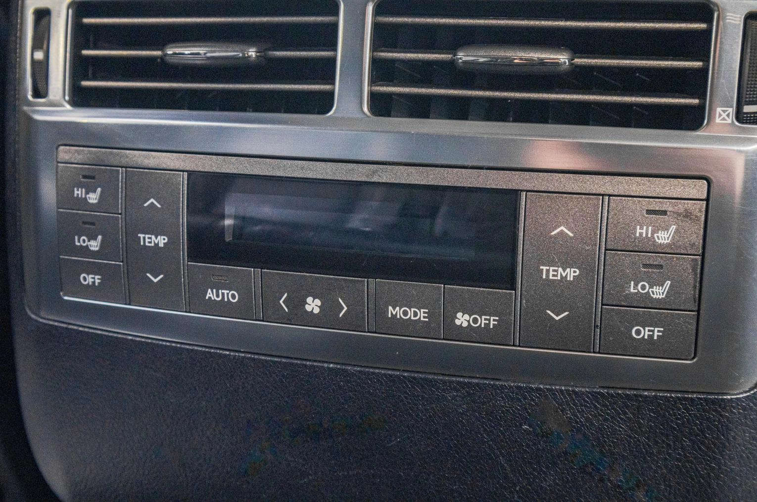 Lexus LX 34 из 41