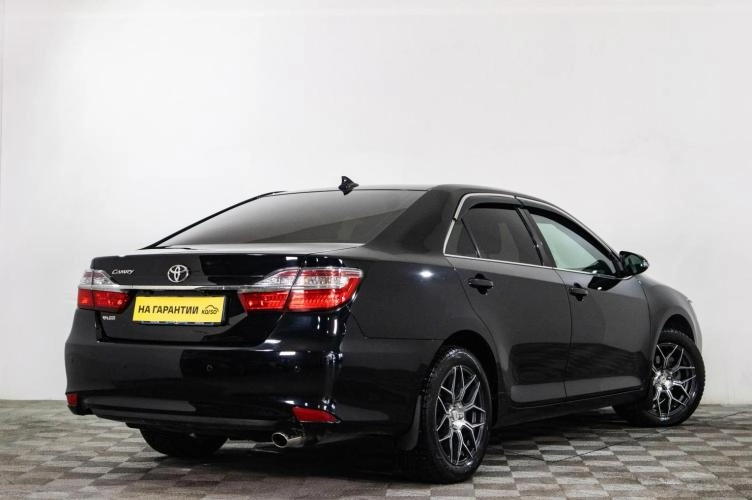 Toyota Camry 4 из 5