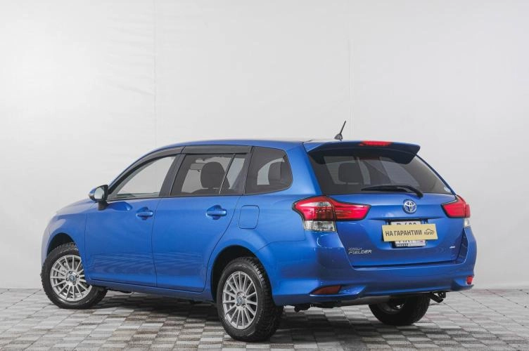 Toyota Corolla Fielder 4 из 6