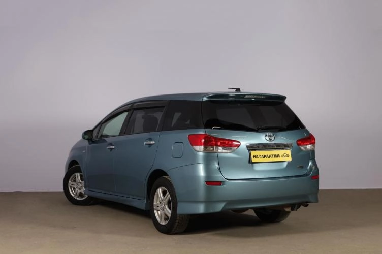Toyota Wish 4 из 6