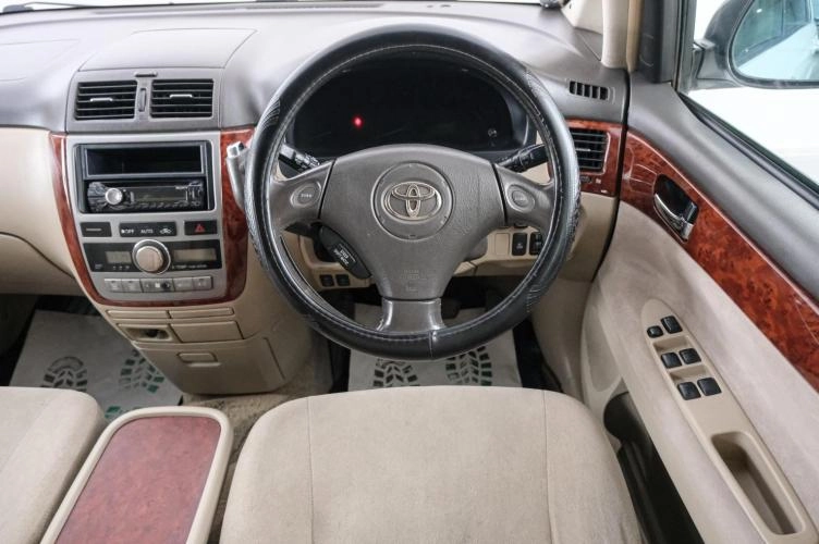Toyota Ipsum 14 из 20