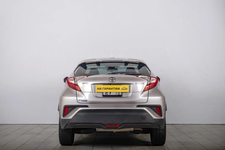 Toyota C-HR 4 из 6