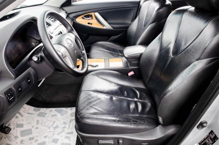 Toyota Camry 11 из 28