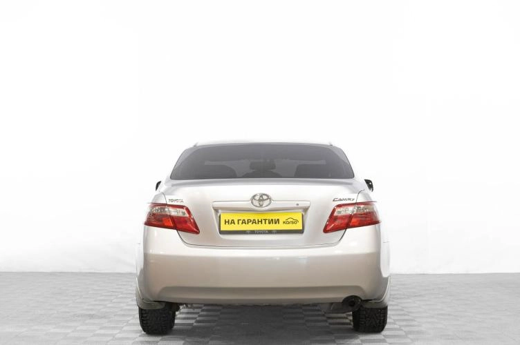 Toyota Camry 5 из 6