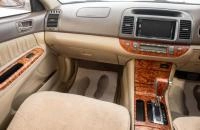 Toyota Camry 19 из 24