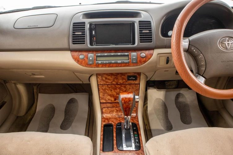 Toyota Camry 16 из 24