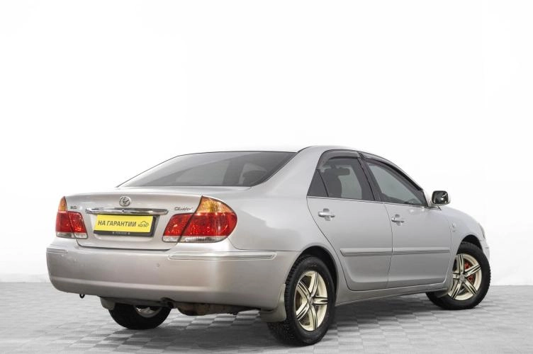Toyota Camry 4 из 5