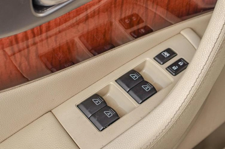 Infiniti QX70 8 из 27