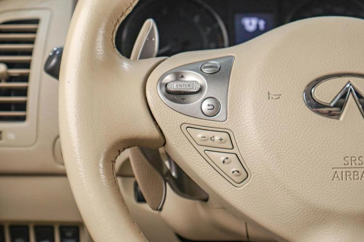 Infiniti QX70 11 из 27